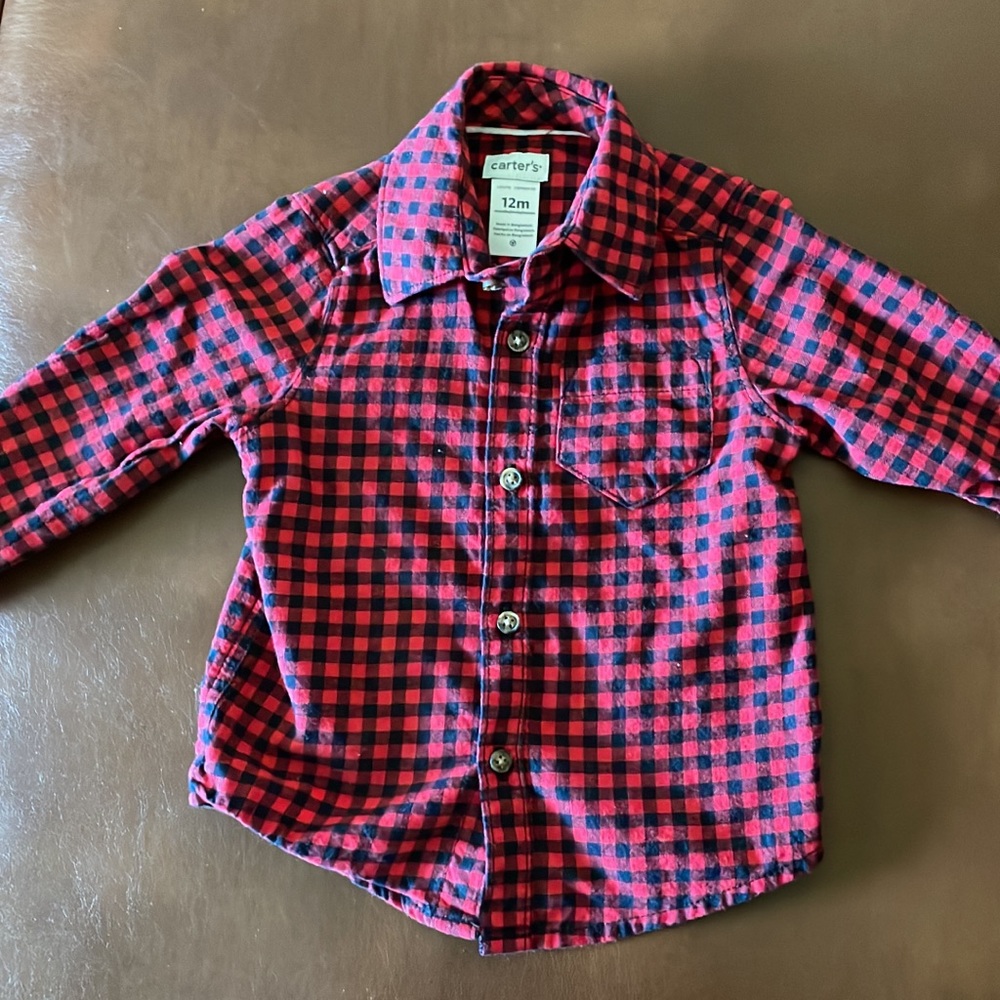 Carters Buffalo plaid button up. Size 12 months. Like new condition.